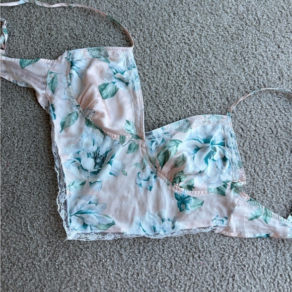 Floral backless top💚 - Picture 1 of 3